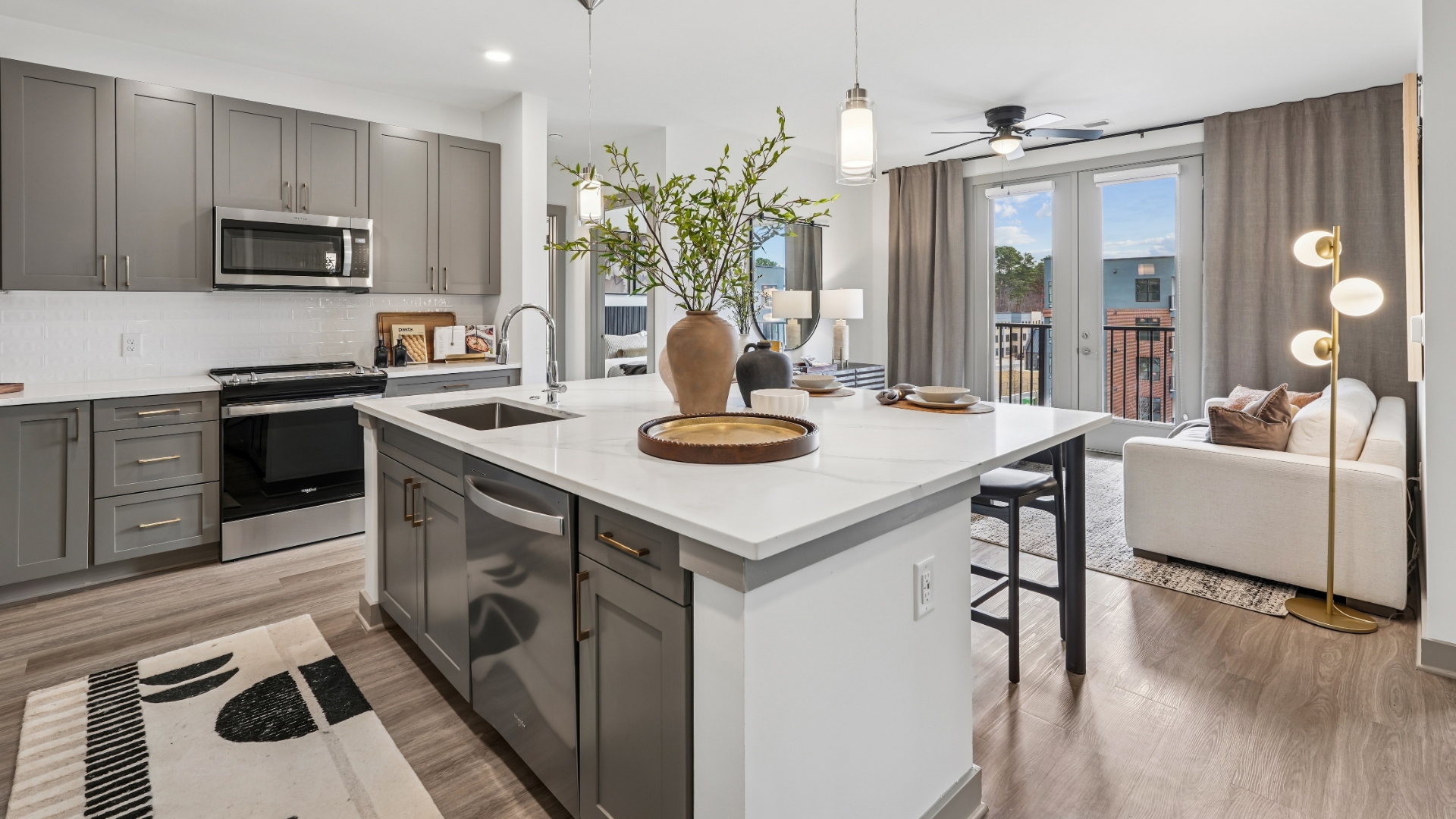 AuraBoothPark_LuxuryApartmentCommunity_Kitchen_ChapelHillNC